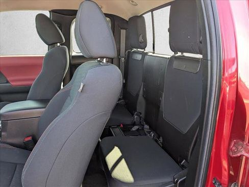 Used 2022 Toyota Tacoma SR5 RWD image 25