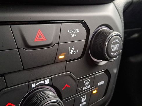 Used 2021 Jeep Renegade Latitude image 25