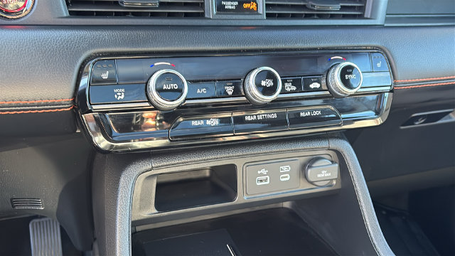 Used 2025 Honda Pilot TrailSport image 20