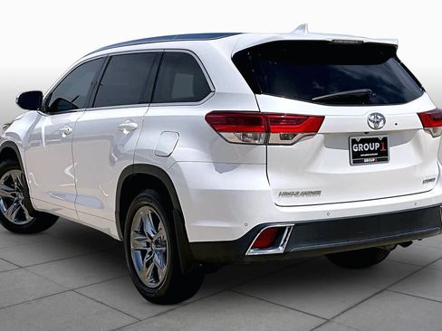 Used 2018 Toyota Highlander Limited Platinum FWD image 12