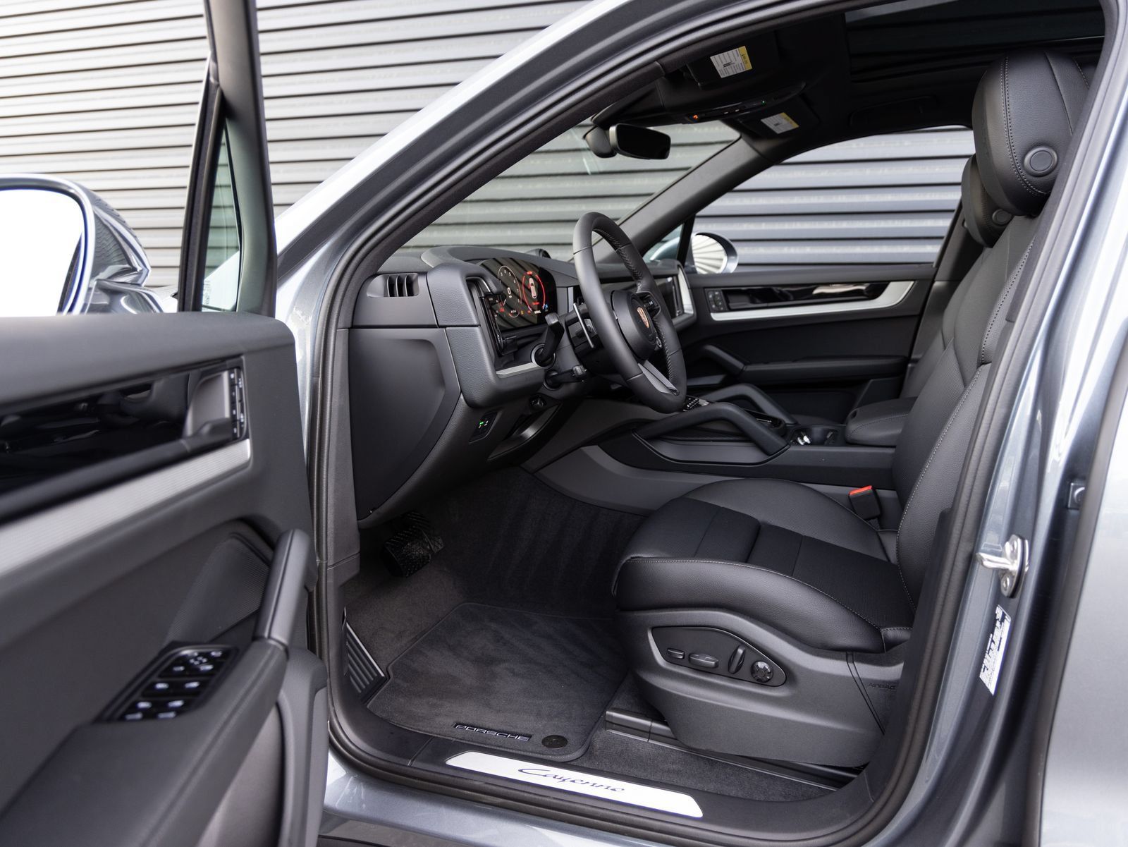 Certified 2026 Porsche Cayenne AWD/4WD image 23
