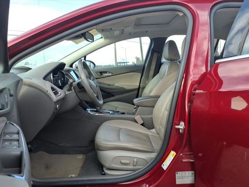 Used 2018 Chevrolet Cruze Premier image 13