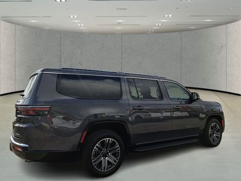 Used 2024 Jeep Wagoneer L Series II image 5