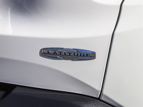 Used 2018 Jeep Renegade Latitude w/ UConnect 8.4 Nav Group image 17