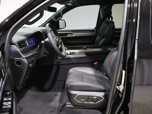 Used 2024 Jeep Wagoneer Series II w/ Convenience Group I image 11