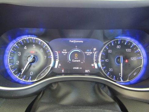 Used 2023 Chrysler Pacifica Touring-L FWD image 26