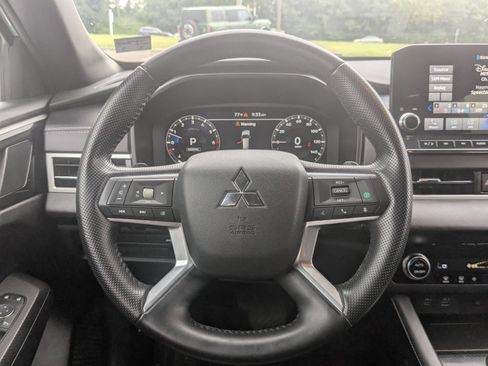 Used 2024 Mitsubishi Outlander SE Black Edition FWD image 33