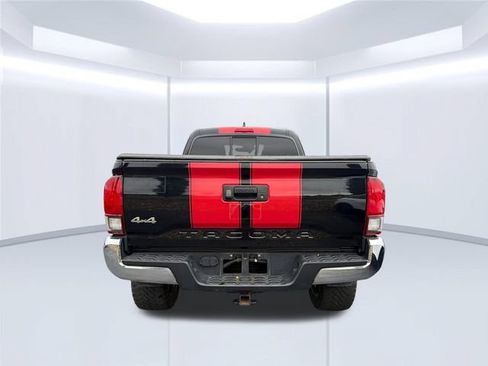 Used 2021 Toyota Tacoma SR5 w/ SR5 Appearance Package (SM) AWD/4WD image 4
