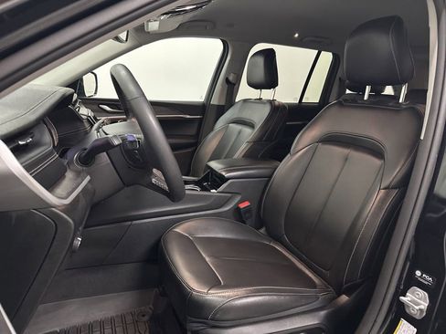 Used 2023 Jeep Grand Cherokee Limited w/ Black Appearance Package AWD/4WD image 27