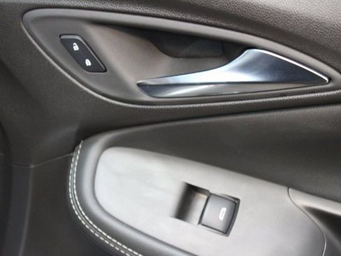 Used 2023 Buick Encore GX Essence image 9