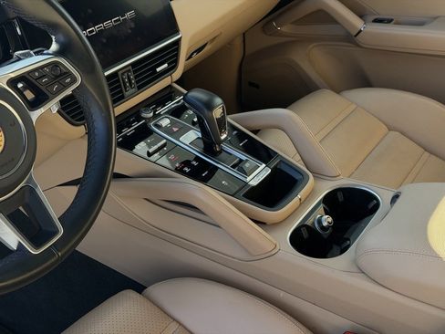 Used 2023 Porsche Cayenne image 26