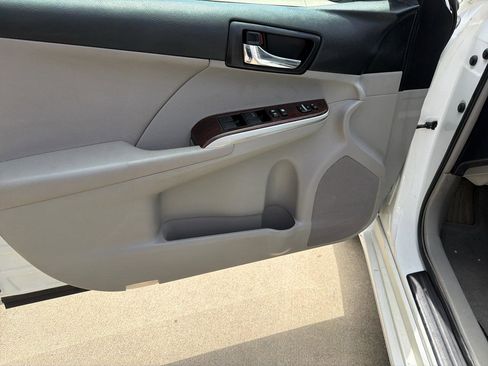 Used 2012 Toyota Camry XLE w/ Leather Pkg image 8