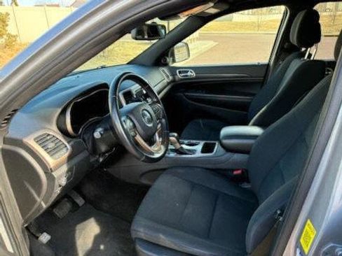 Used 2016 Jeep Grand Cherokee Laredo w/ Quick Order Package 23E image 3