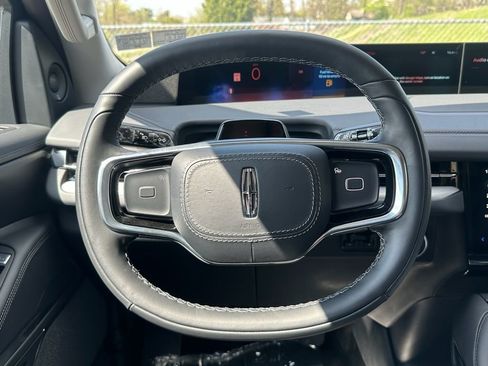 New 2026 Lincoln Navigator Reserve AWD/4WD image 9