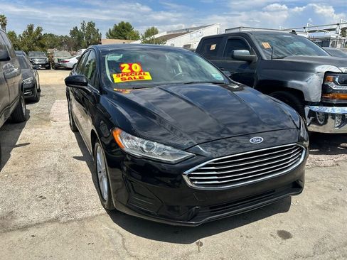 Used 2020 Ford Fusion SE image 2