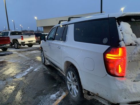 Used 2021 Chevrolet Suburban High Country w/ Premium Package image 6