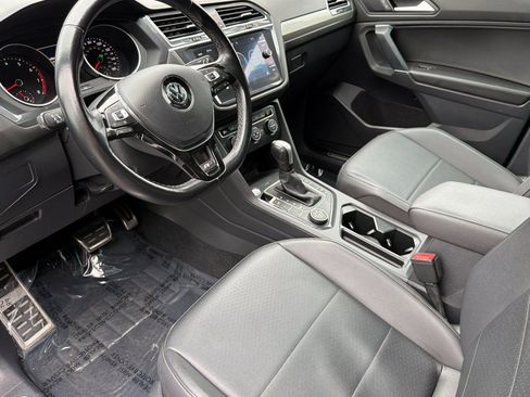 Used 2020 Volkswagen Tiguan SE R-Line AWD/4WD image 4