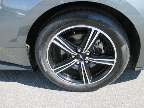 Used 2025 Ford Mustang Premium RWD image 9