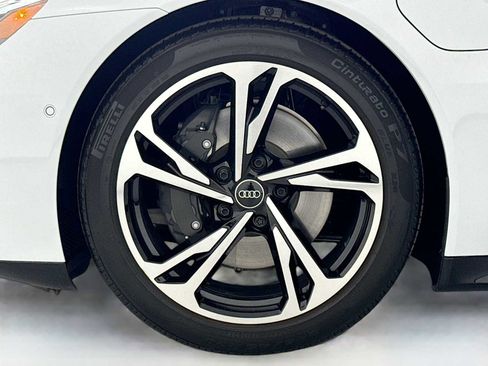 Used 2023 Audi e-tron GT Prestige image 32