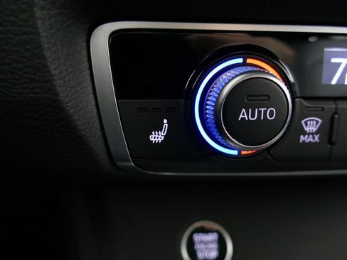 Certified 2025 Audi Q3 2.0T Premium Plus w/ Premium Plus Package image 21