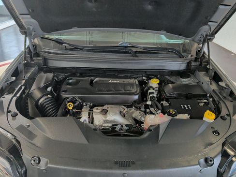 Used 2019 Jeep Cherokee Limited AWD/4WD image 11