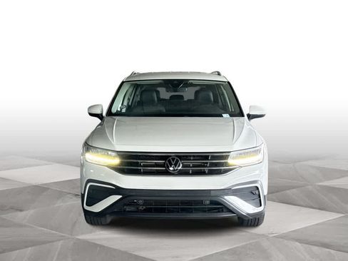 Certified 2022 Volkswagen Tiguan SE FWD image 3