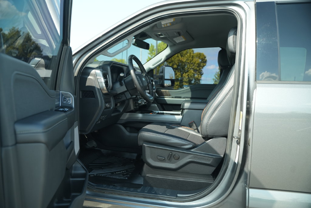 Used 2025 Ford F250 Lariat w/ Black Appearance Package AWD/4WD image 13