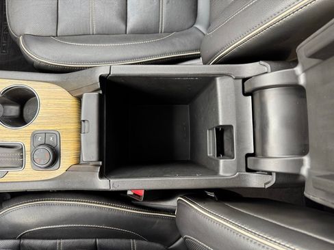 Used 2019 GMC Acadia Denali image 32