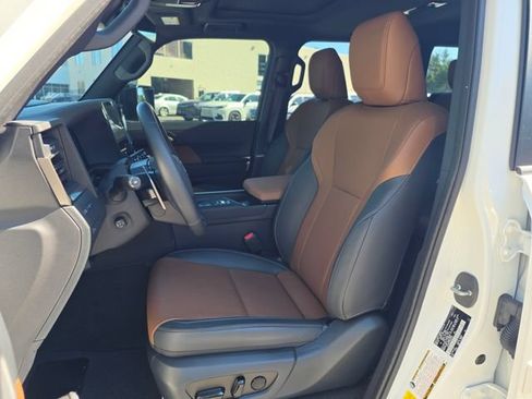 Used 2025 Lexus GX 550 w/ Accessory Package (2T) AWD/4WD image 8