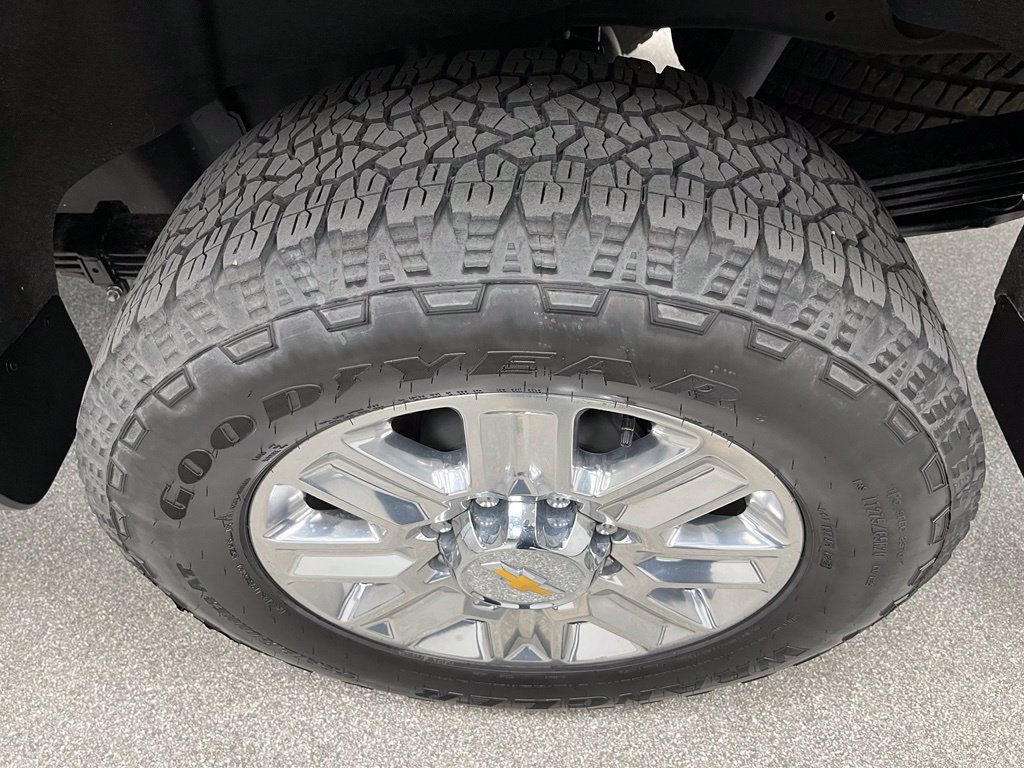 Used 2024 Chevrolet Silverado 2500 High Country w/ Technology Package AWD/4WD image 16