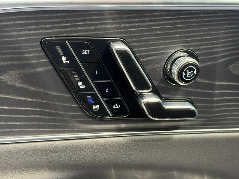 Used 2025 Cadillac Lyriq Luxury w/ LPO, Floor Liner Package AWD/4WD image 18