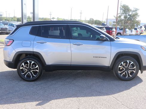 Used 2024 Jeep Compass Limited AWD/4WD image 8