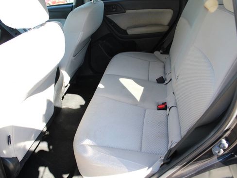 Used 2017 Subaru Forester 2.5i Premium w/ All-Weather Package image 10