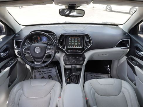 Used 2019 Jeep Cherokee Limited w/ Luxury Group image 9