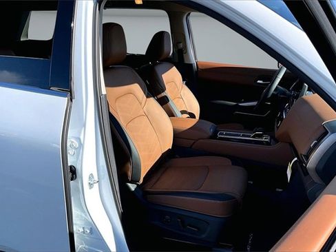 New 2025 Nissan Pathfinder Platinum image 11