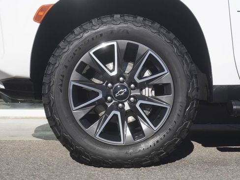 Used 2023 Chevrolet Tahoe Z71 w/ Luxury Package image 32