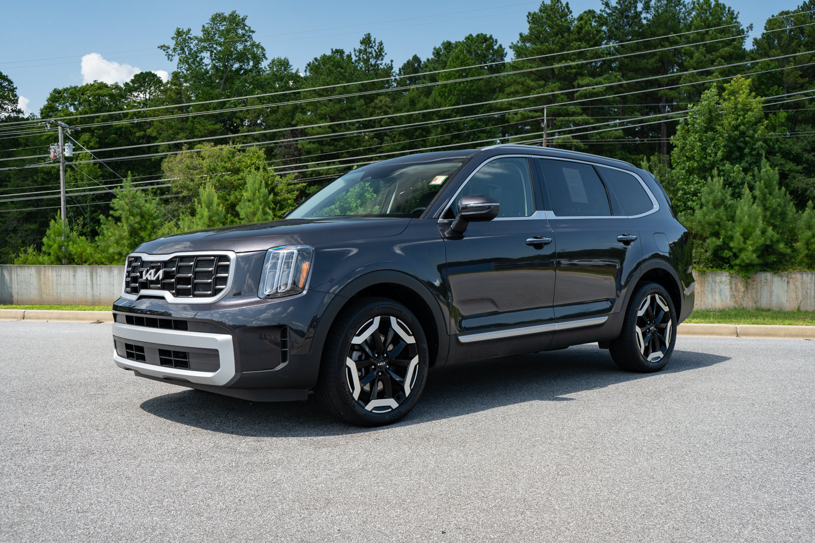 Used 2025 Kia Telluride S FWD image 3