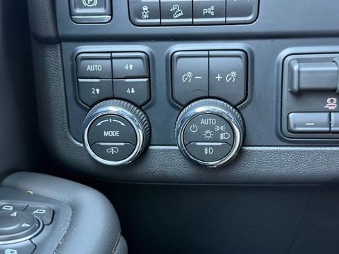 Certified 2026 Chevrolet Tahoe High Country AWD/4WD image 42