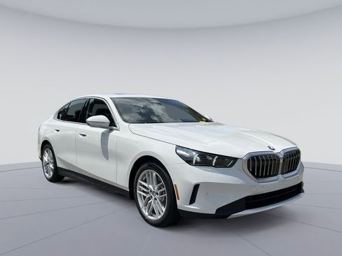 Certified 2025 BMW 530i xDrive w/ Premium Package image 7