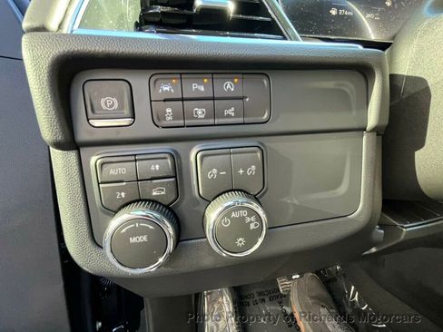 Used 2026 Chevrolet Suburban LT image 32