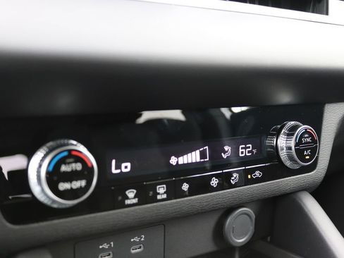 New 2026 Mitsubishi Outlander ES image 18