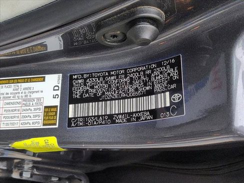Used 2017 Toyota Prius V Four w/ Carpet Mat Package FWD image 24