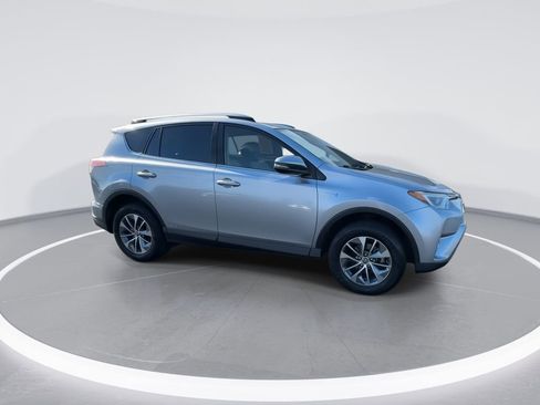 Used 2018 Toyota RAV4 XLE image 9
