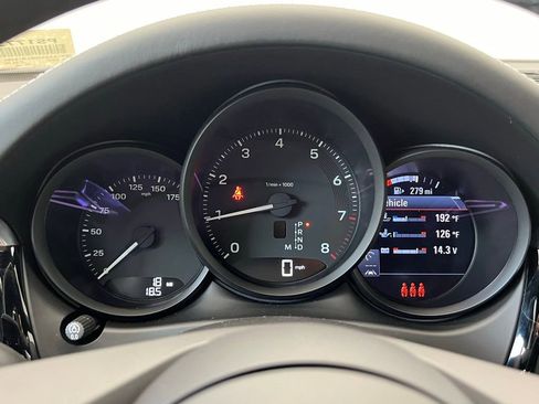 Certified 2025 Porsche Macan AWD/4WD image 10