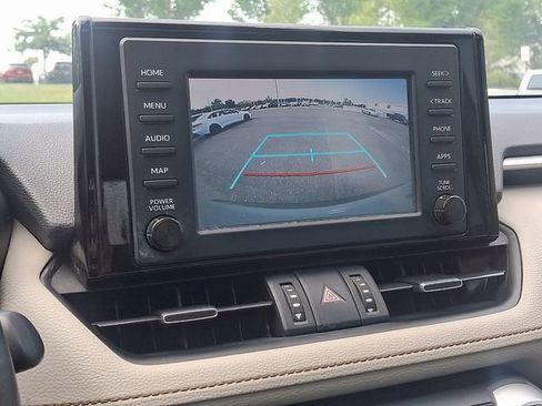 Used 2019 Toyota RAV4 XLE Premium w/ Cold Weather Package AWD/4WD image 18