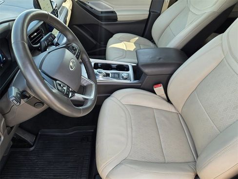 Used 2020 Ford Explorer Platinum w/ Premium Technology Package image 12