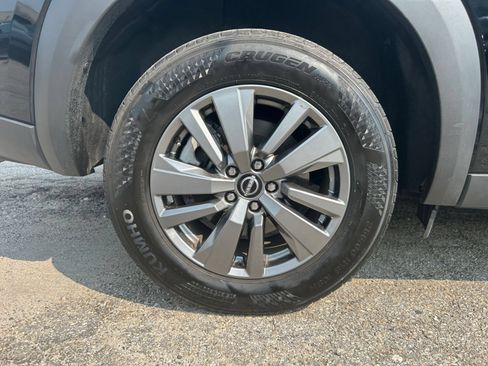 Used 2025 Nissan Pathfinder SV FWD image 22