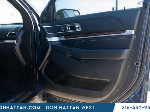Used 2017 Ford Explorer Limited image 26