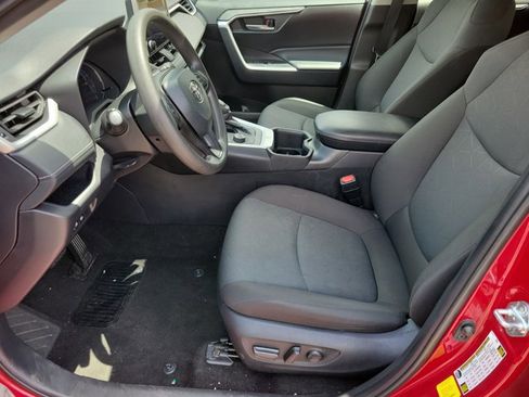 Used 2025 Toyota RAV4 XLE AWD/4WD image 5