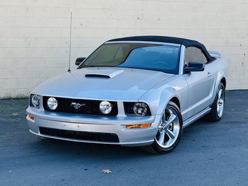 Used 2009 Ford Mustang GT Premium image 3
